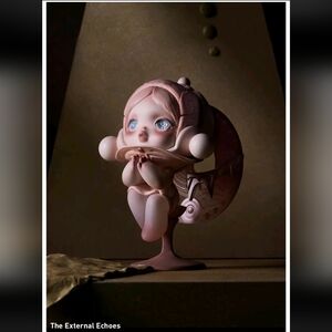 #1 / EXTERNAL ECHOES - The Paradox Series Skullpanda Vinyl Collectible